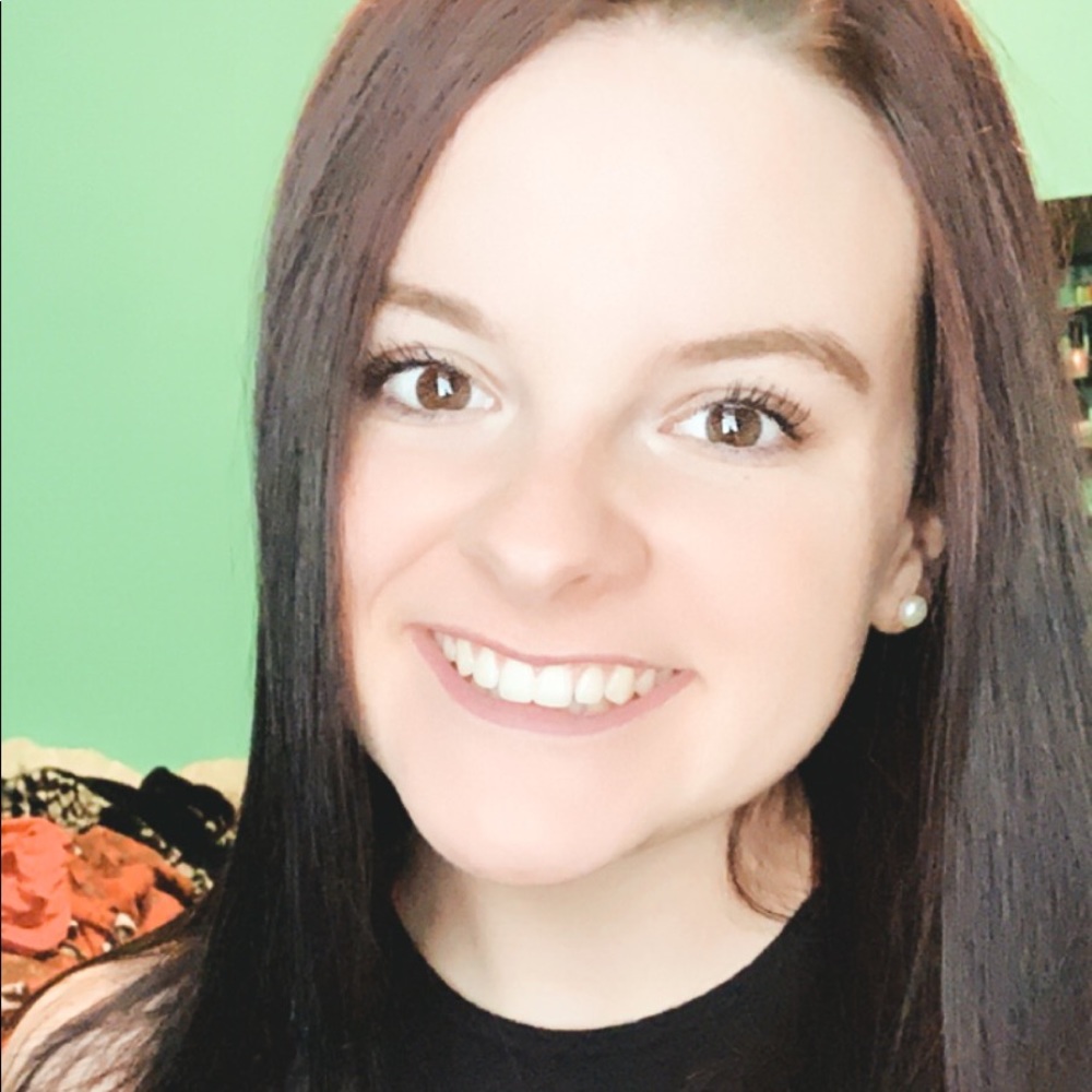 Meet your Posher, Caitlin